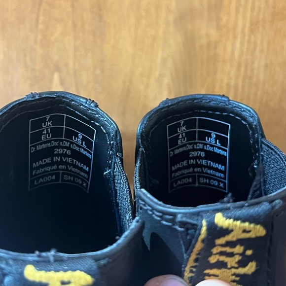 Dr. Martens 2976 Chelsea Boot - Picture 8 of 9